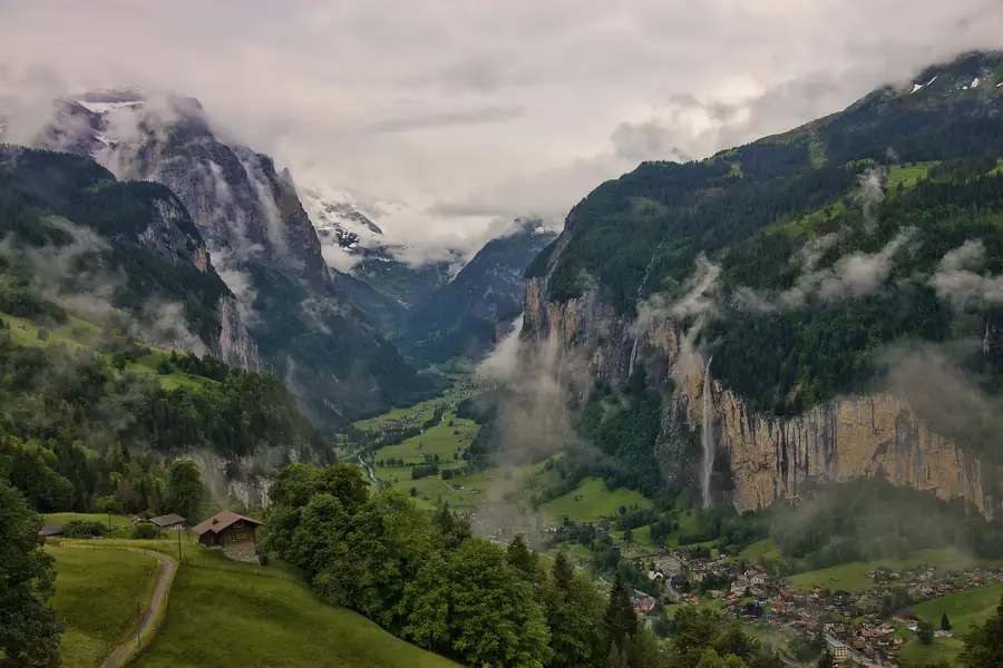 Valle de Lauterbrunnen entre nubes